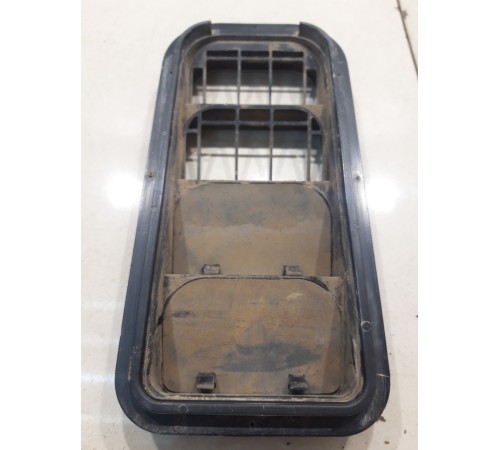 Решетка вентиляционная (задняя,правая)