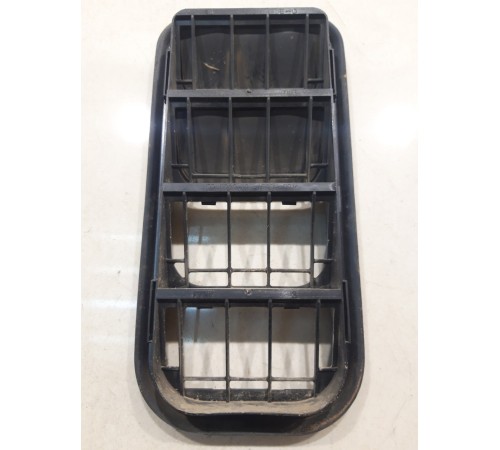 Решетка вентиляционная (задняя,правая)