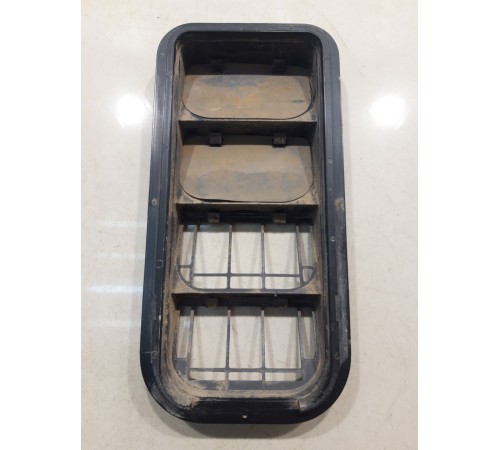 Решетка вентиляционная (задняя,правая)