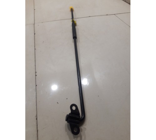 Держатель капота