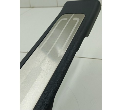 Накладка порога передняя правая