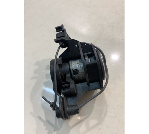 Кнопка открывания багажника