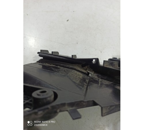 Кронштейн замка двери (задний, правый)