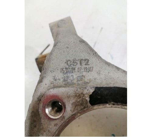 Кулак задний правый