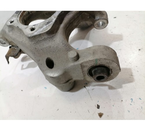 Кулак задний правый