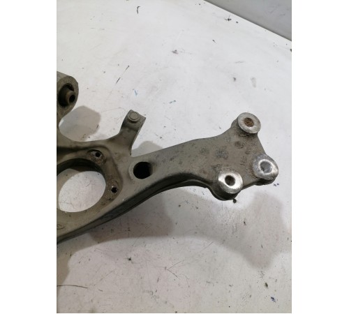 Кулак задний правый