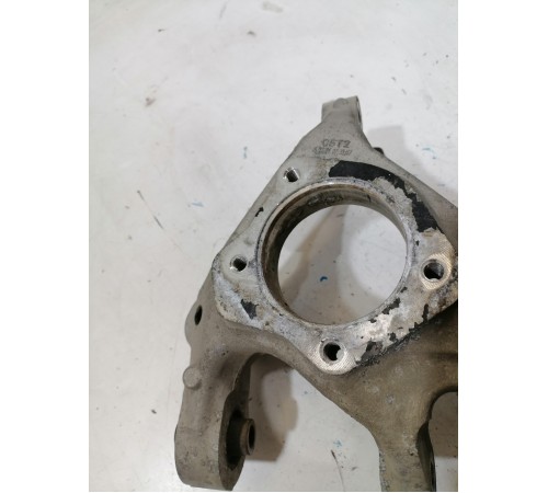 Кулак задний правый