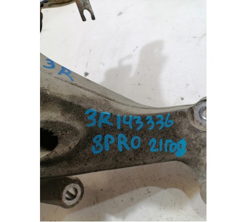 Кулак задний правый