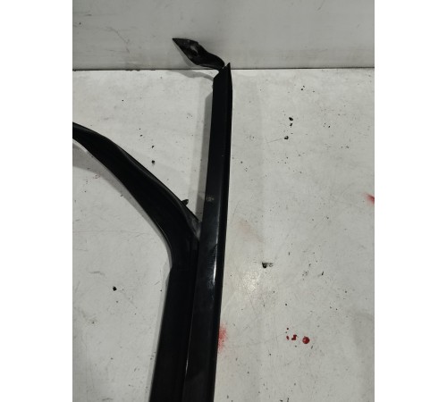 Уплотнитель стекла двери (передний левый)