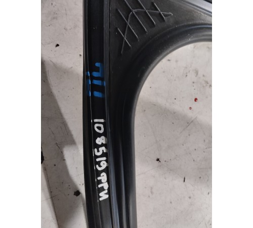 Уплотнитель стекла двери (передний левый)