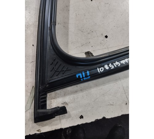 Уплотнитель стекла двери (передний левый)