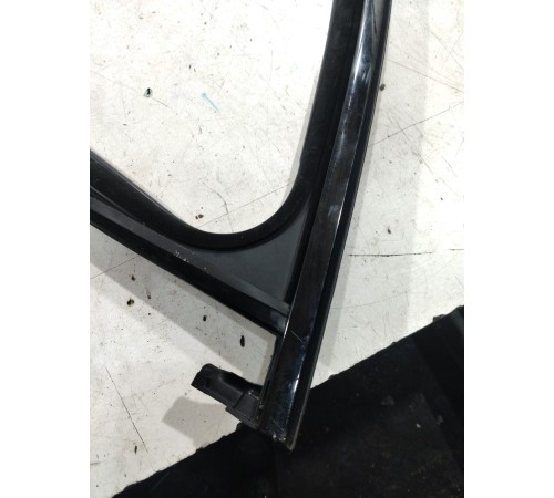 Уплотнитель стекла двери (передний левый)