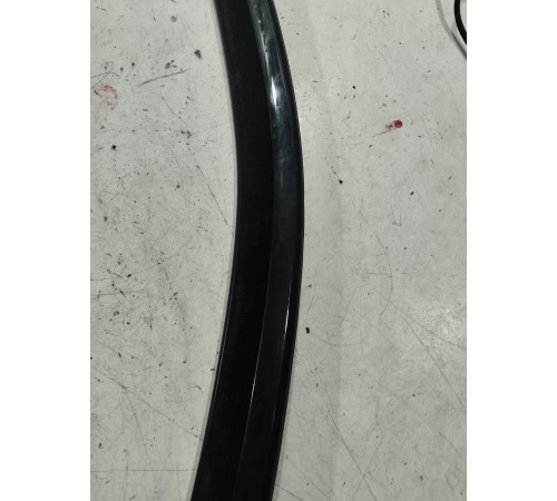 Уплотнитель стекла двери (передний левый)