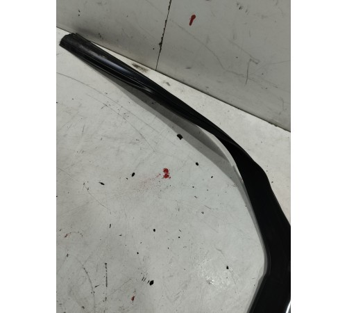 Уплотнитель стекла двери (передний левый)