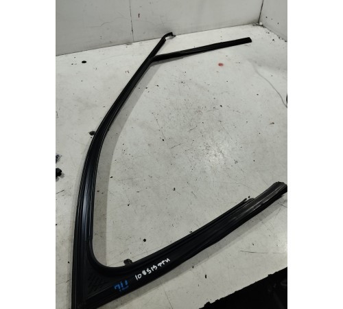 Уплотнитель стекла двери (передний левый)