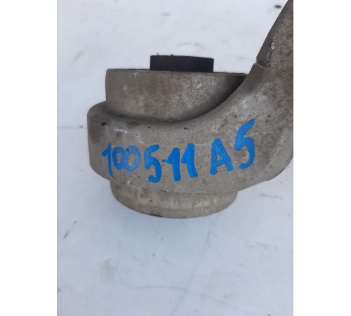 Рычаг подвески (передний правый нижний)