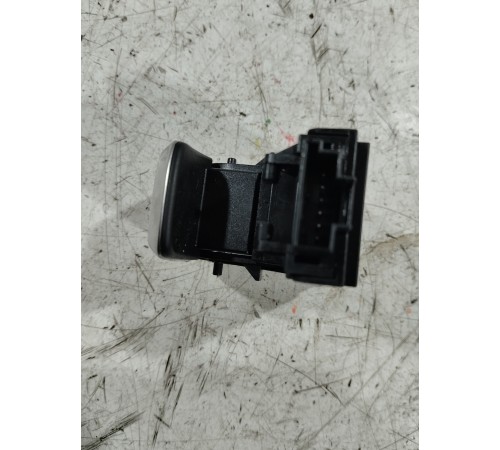 Кнопка стояночного тормоза