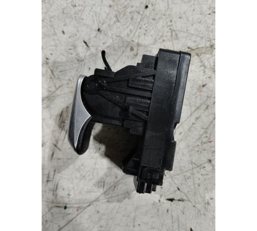 Кнопка стояночного тормоза