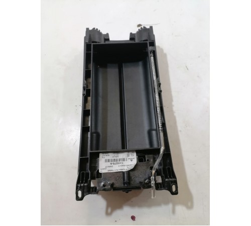 Подлокотник центральной консоли