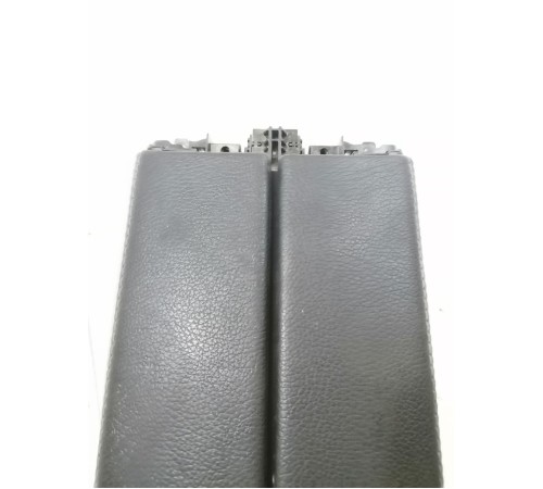 Подлокотник центральной консоли