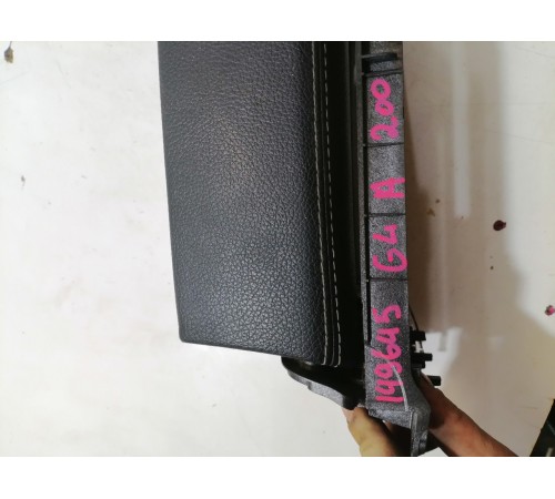 Подлокотник центральной консоли