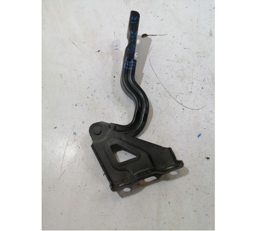 Петля капота правая