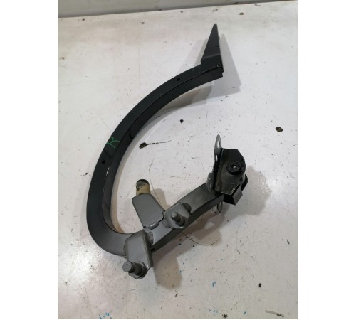 Петля крышки багажника правая