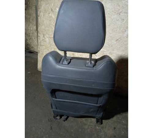 Сиденье переднее левое