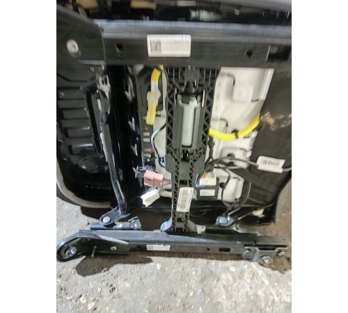 Сиденье переднее левое