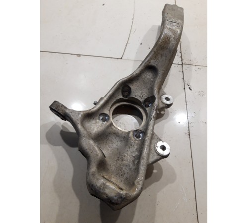 Кулак поворотный(передний правый)