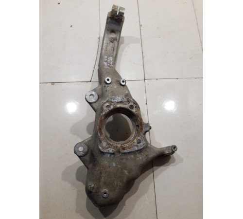 Кулак поворотный(передний правый)