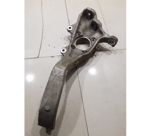 Кулак поворотный(передний правый)