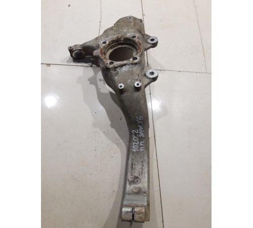 Кулак поворотный(передний правый)