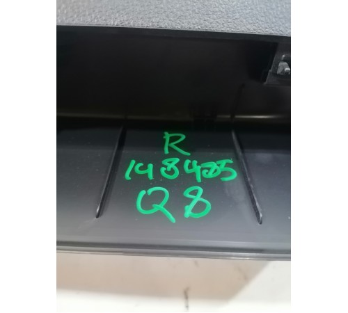 Обшивка двери багажника правая