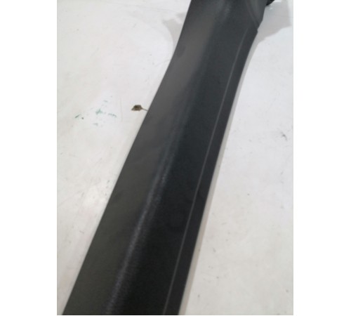 Обшивка двери багажника правая