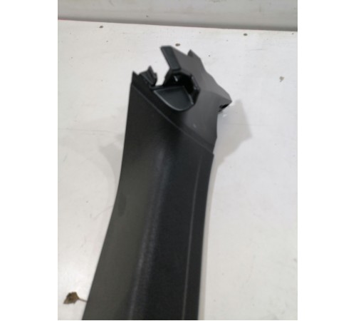 Обшивка двери багажника правая