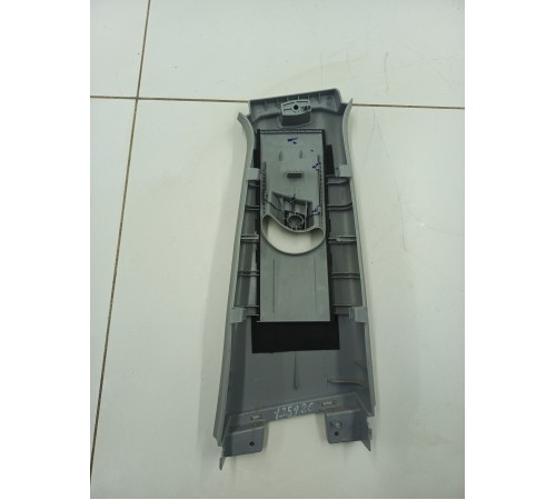 Обшивка центральной стойки левая верхняя 