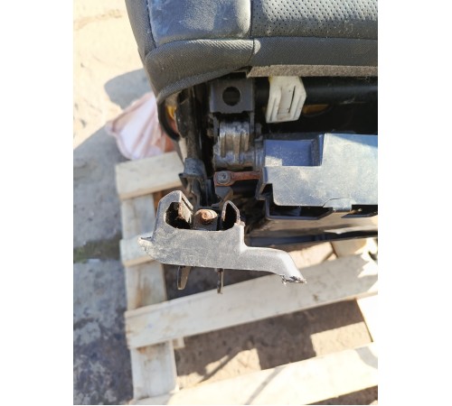 Сиденье переднее левое