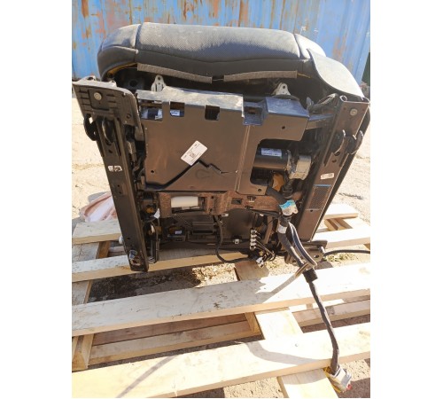 Сиденье переднее левое