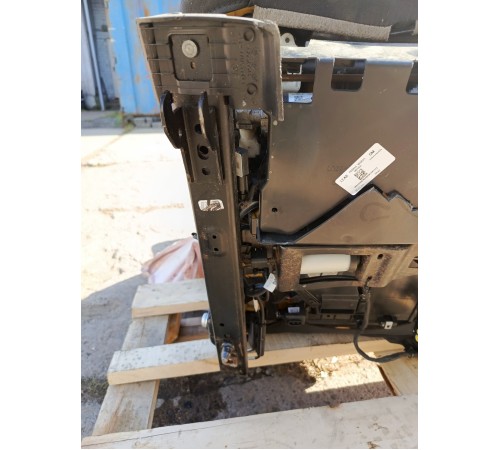 Сиденье переднее левое