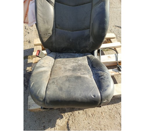 Сиденье переднее левое