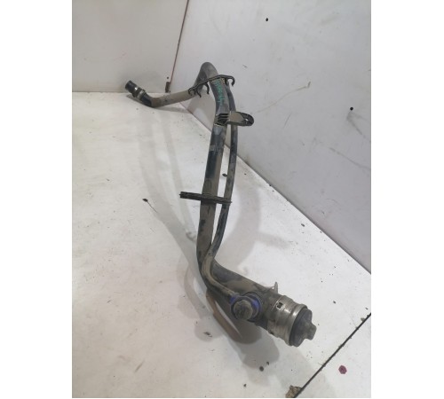 Горловина топливного бака