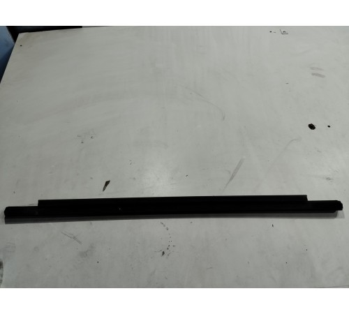 Уплотнитель стекла (задний левый наружный)