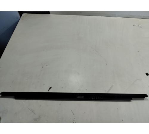 Уплотнитель стекла (задний левый наружный)