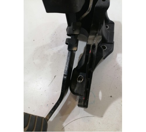 Педаль тормоза 