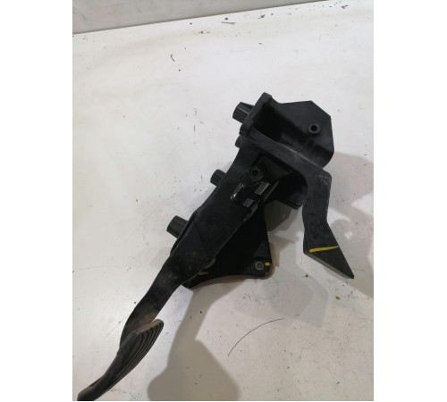 Педаль тормоза 