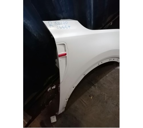 Крыло переднее правое