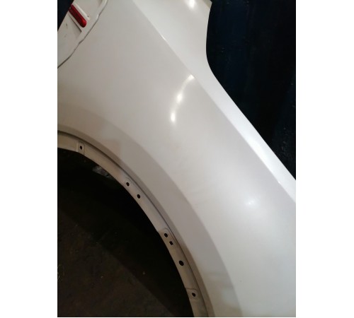 Крыло переднее правое