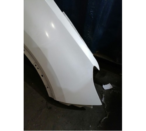 Крыло переднее правое