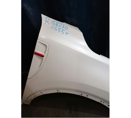 Крыло переднее правое